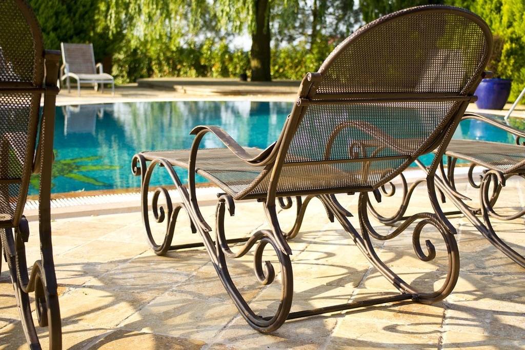 Pourquoi choisir une piscine en kit avec une coque en polyester ?